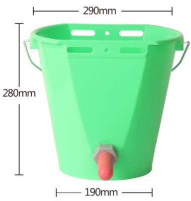 Un buon prezzo. Disponibilità - Calf bucket Feeder Euro style - con capezzolo, valvola e supporto sospeso in linea
